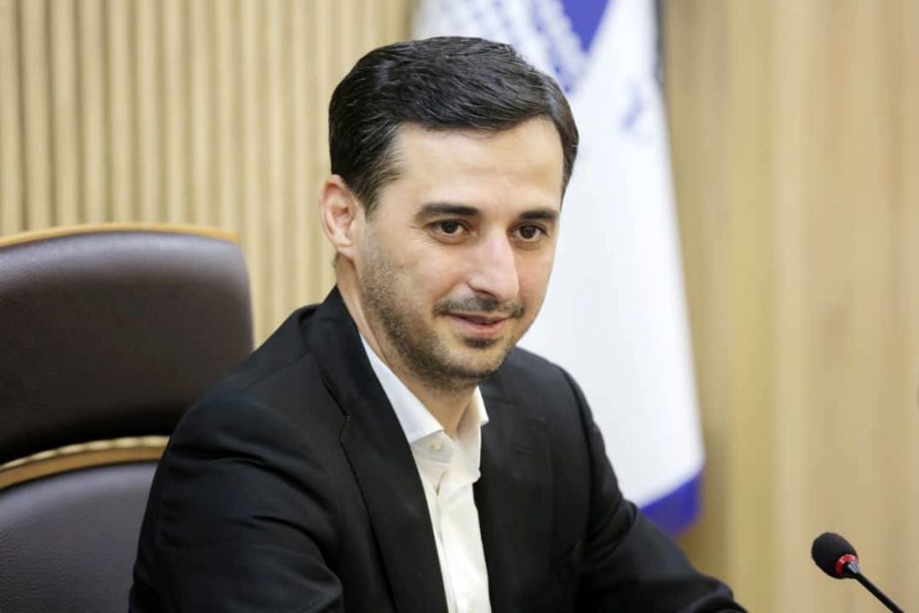 پیام تبریک فرید دهقانی/ تیم فوتبال چادرملو اردکان صدرنشین شد